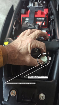 ubicacion accesorio desmontar rueda delantera himalayan 450.jpeg